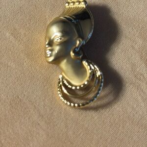 Vintage Polished Gold Toned Nubian Princess Brooch